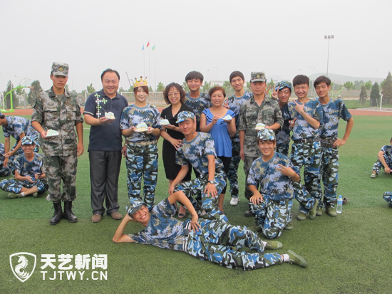 盘山感动无处不在—记军训场上的生日祝福